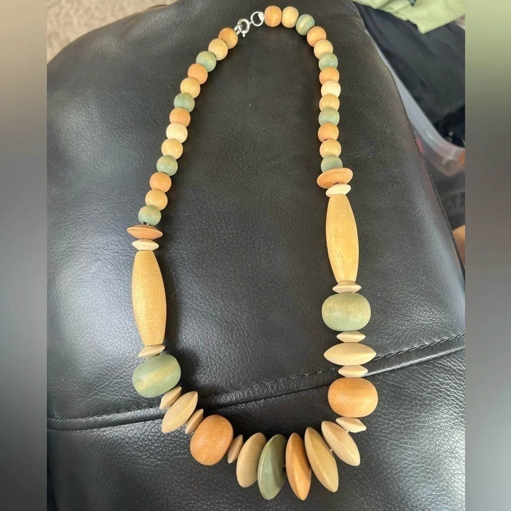 Wood beaded 1980’s‎ necklace